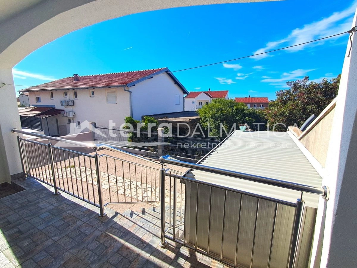 Apartma v Vodicah – dve nadstropji in dve parkirni mesti