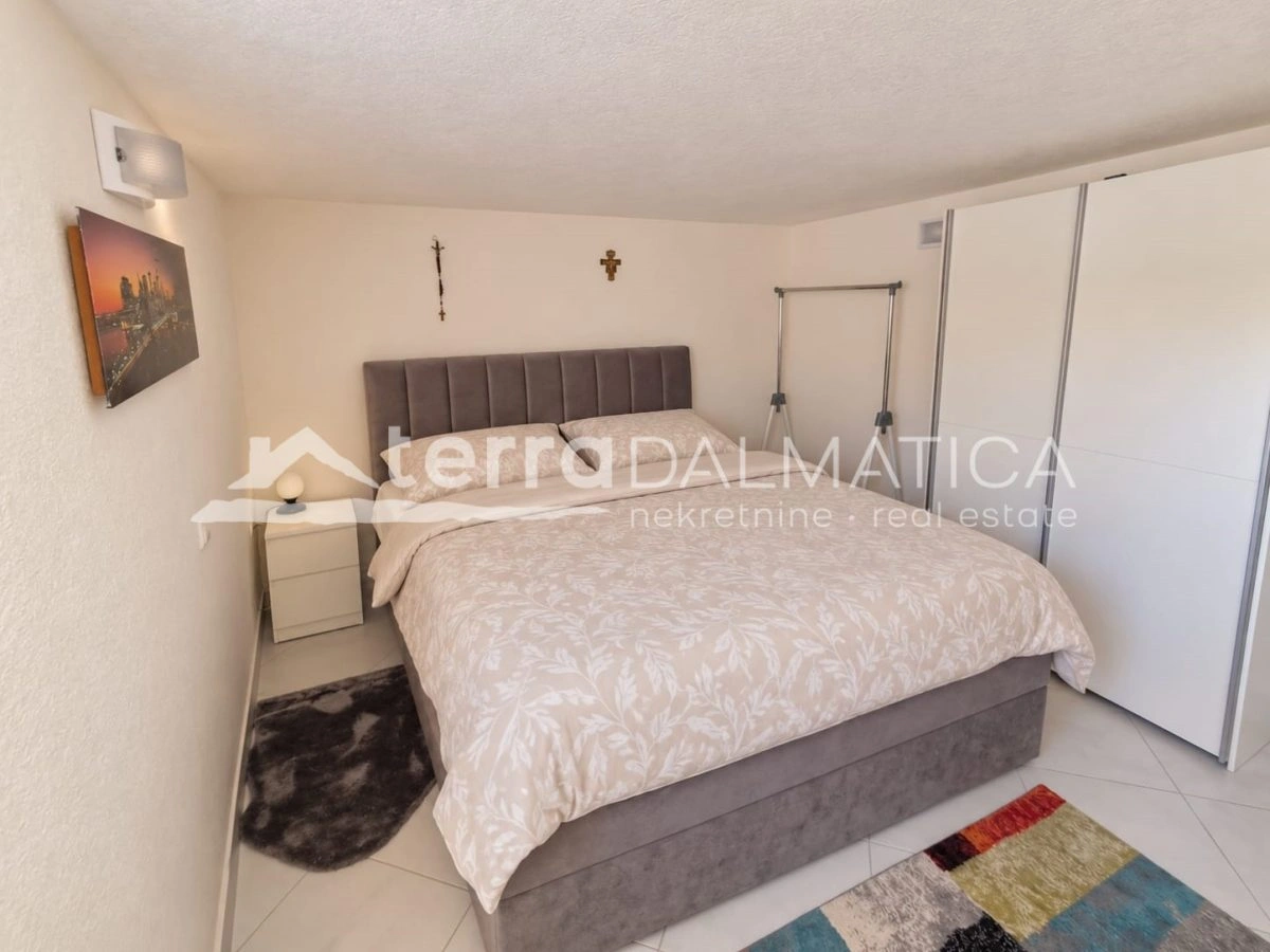 Apartma v Vodicah – dve nadstropji in dve parkirni mesti