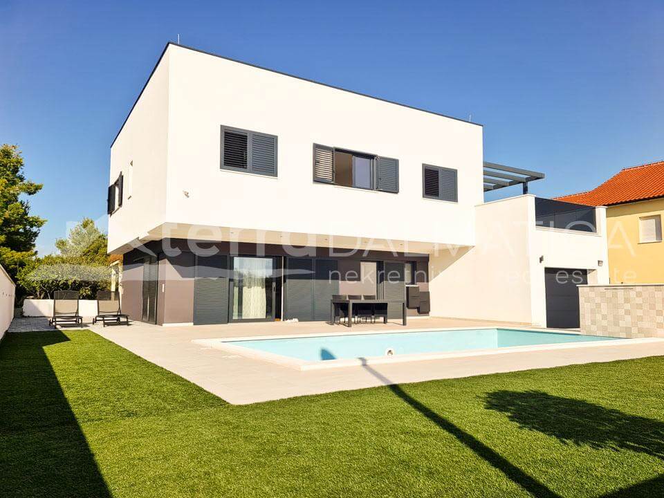 Vodice – chytrá vila s bazénem