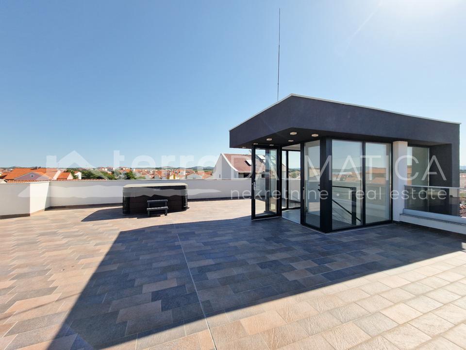 Vodice, spacious three bedroom apartment with large roof terrace