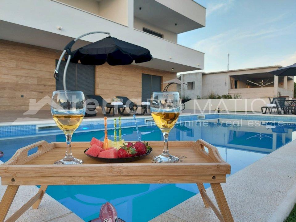 Vodice – modern family house with pool and three apartments