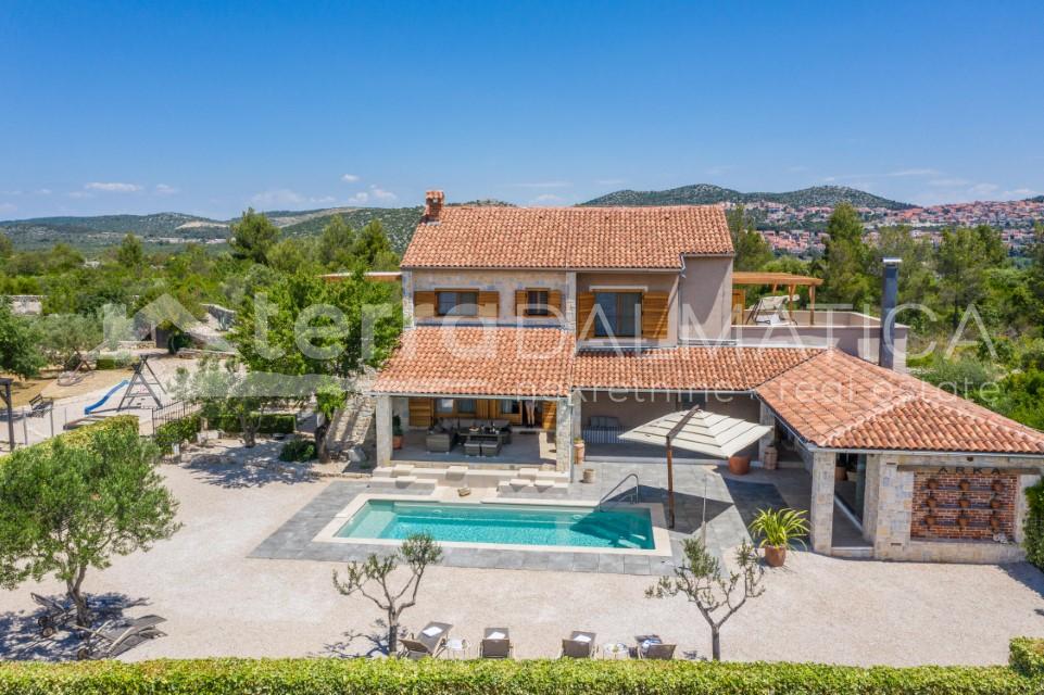 Stone villa – a unique location on the Adriatic
