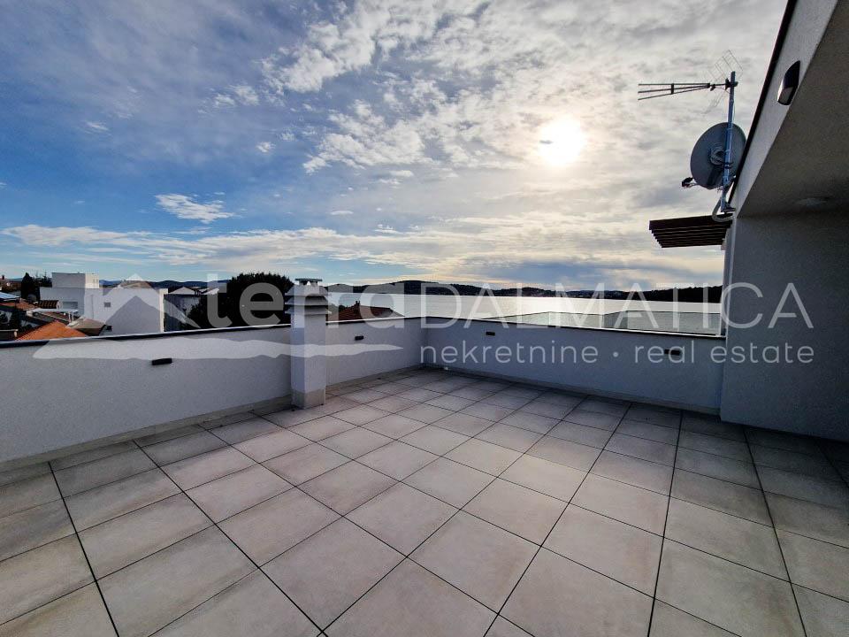 Srima Vodice – Penthouse w pierwszym rzędzie do morza