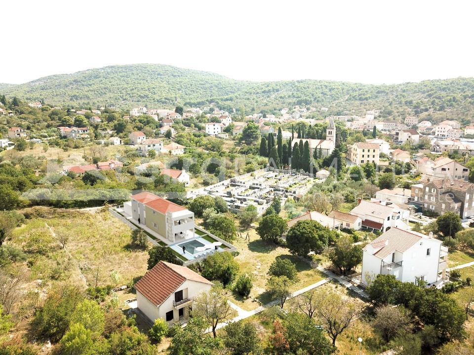 Island of Zlarin, land with building permit in the center of town