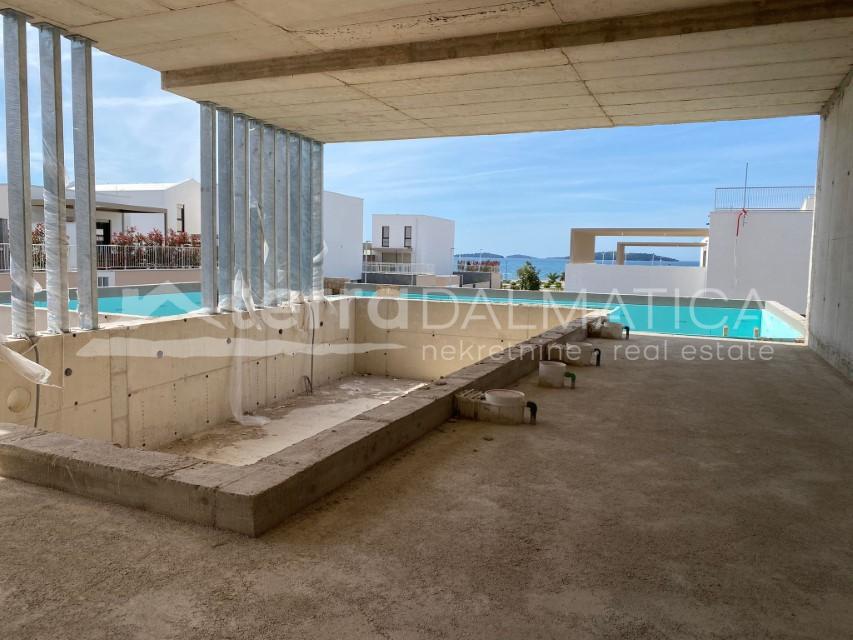 Brodarica, apartment in a building with a pool