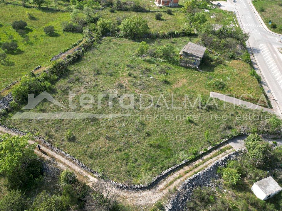 Surroundings of Šibenik, Dubrava, attractive building land for sale