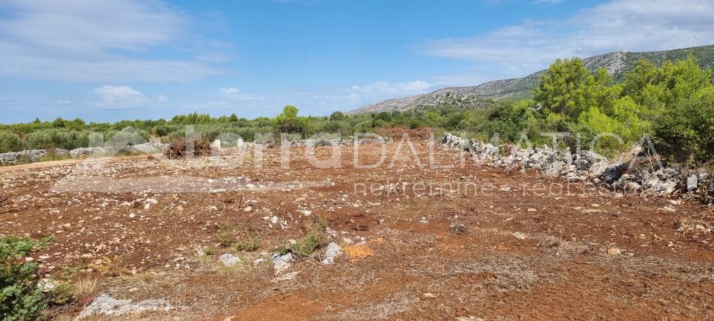 Sale of construction and agricultural land in Dubrava, Šibenik