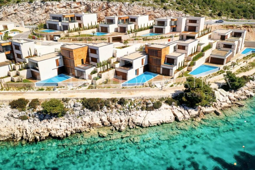 Primosten, luxury villa located 50 m from the sea