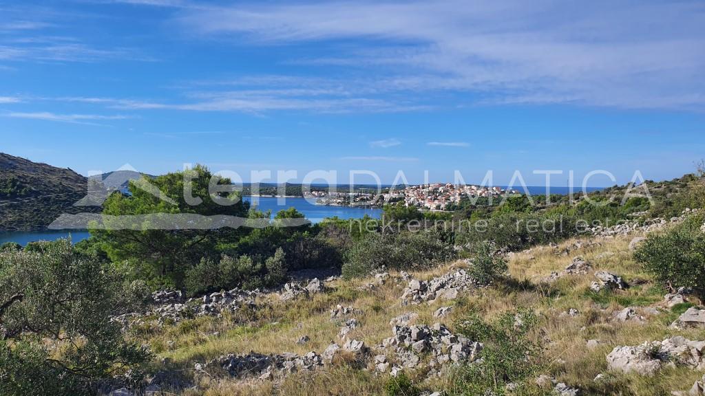 Building and agricultural land in Rogoznica – an investment opportunity!