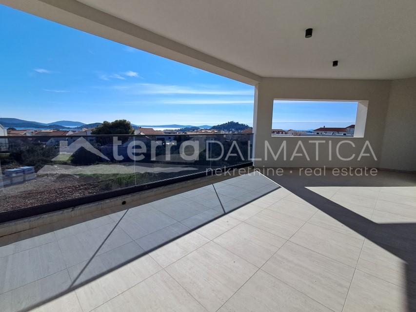 Tribunj – Modern two-bedroom apartment with a covered terrace