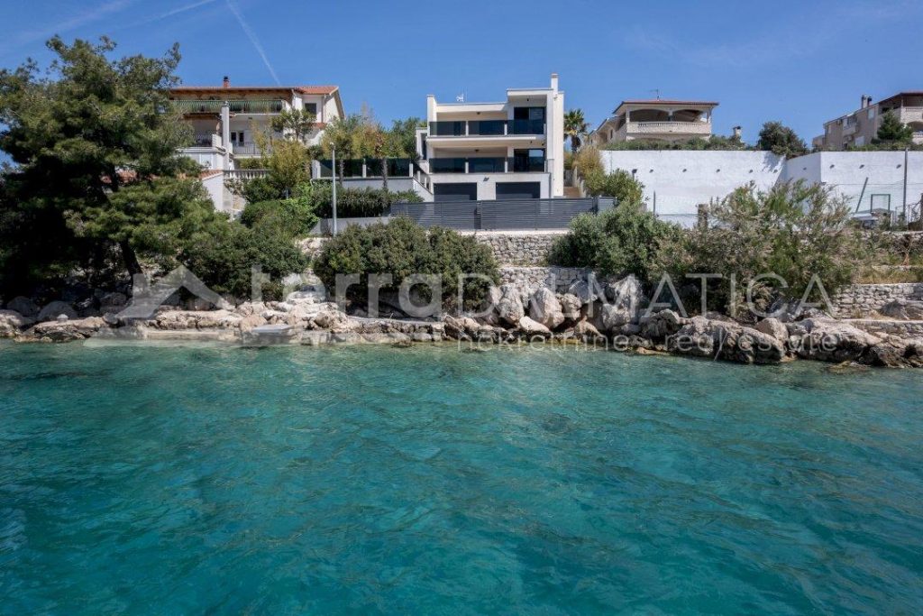 Luksuzna vila prvi red do mora – Ekskluzivna nekretnina u Grebaštici pokraj Šibenika