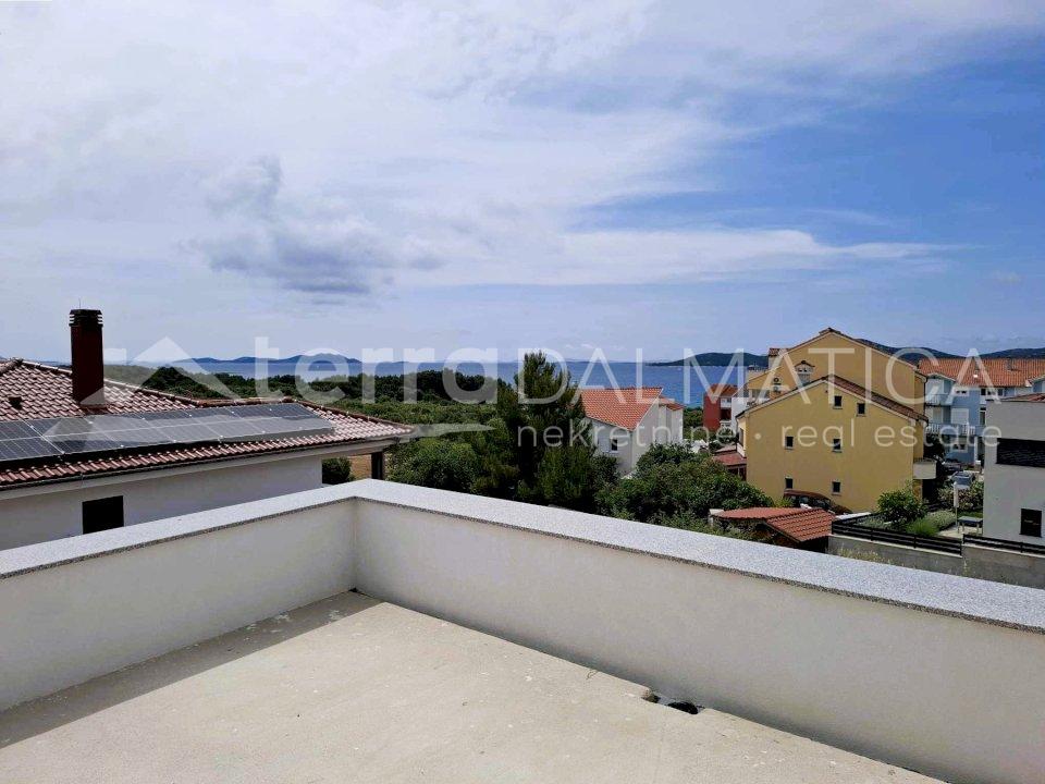 Biograd na Moru, Dom Bliźniak z Tarasem na Dachu