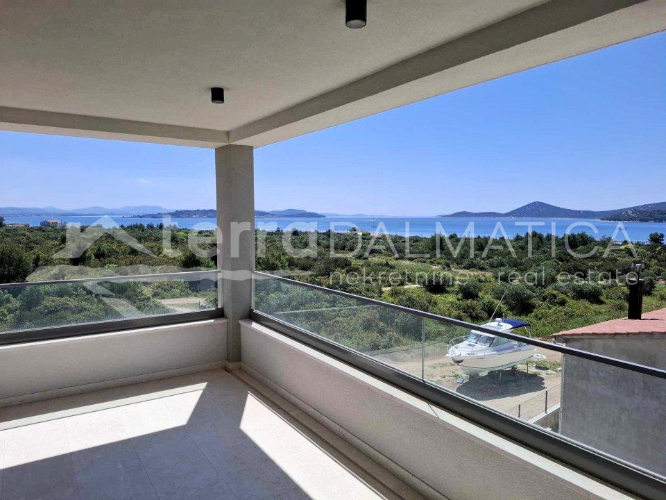 Tribunj, apartman na drugom katu s panoramskim pogledom na more