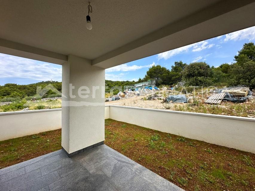 Jezera, Two-Story Apartment with Sea View