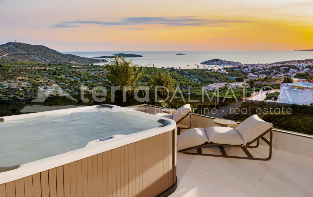 Primošten – Penthouse s pogledom koji ostavlja bez daha – vrhunac udobnosti i mediteranskog šarma!
